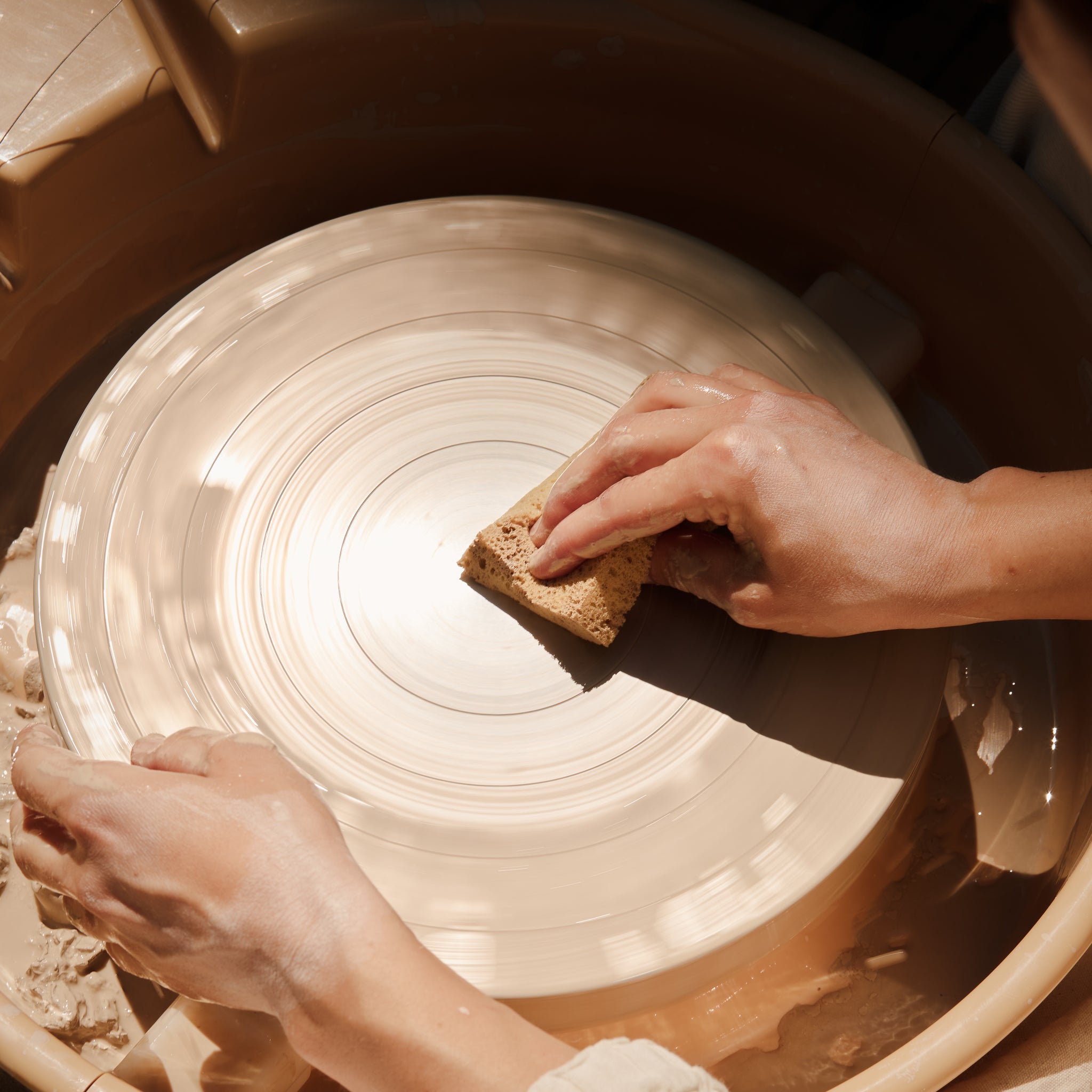 Open studio throwing wheel pottery studio berlin Prenzlauer Berg claï studio