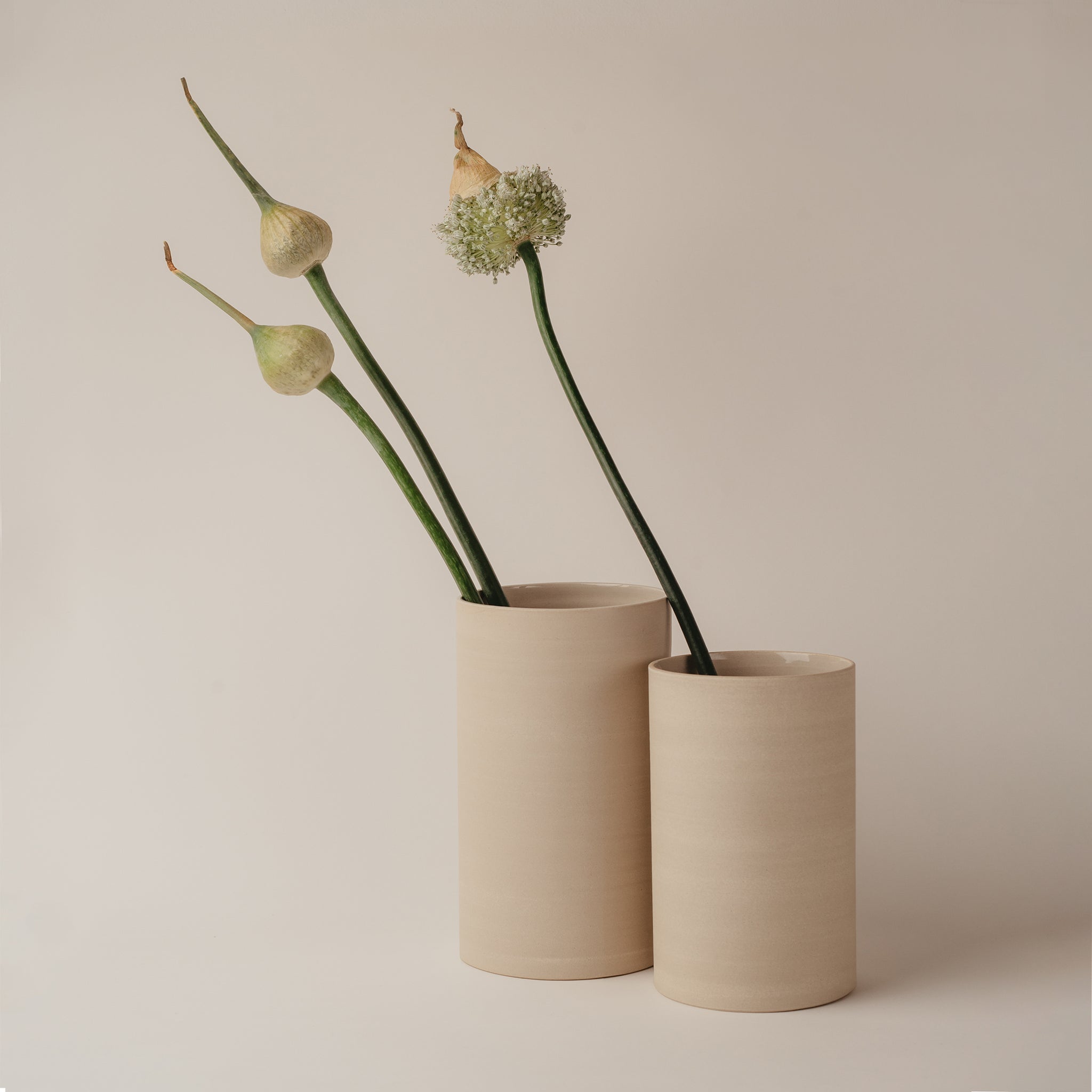 handgemachte Blumenvase aus Keramik Töpferstudio Berlin Prenzlauer Berg clai studio ceramic atelier